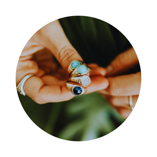 EXPLORER STONE SIGNET RING