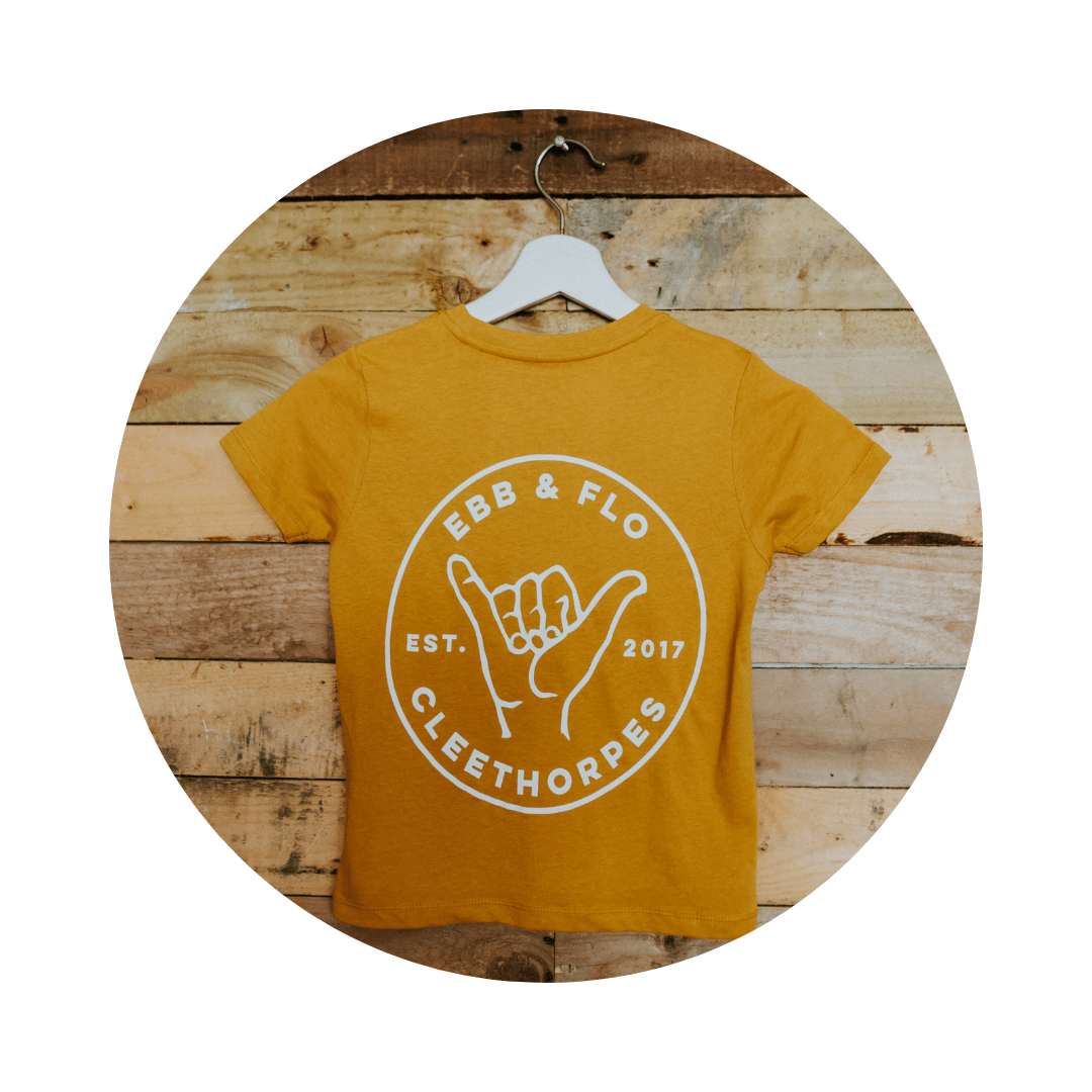 EBB & FLO KIDS SHAKA TEE